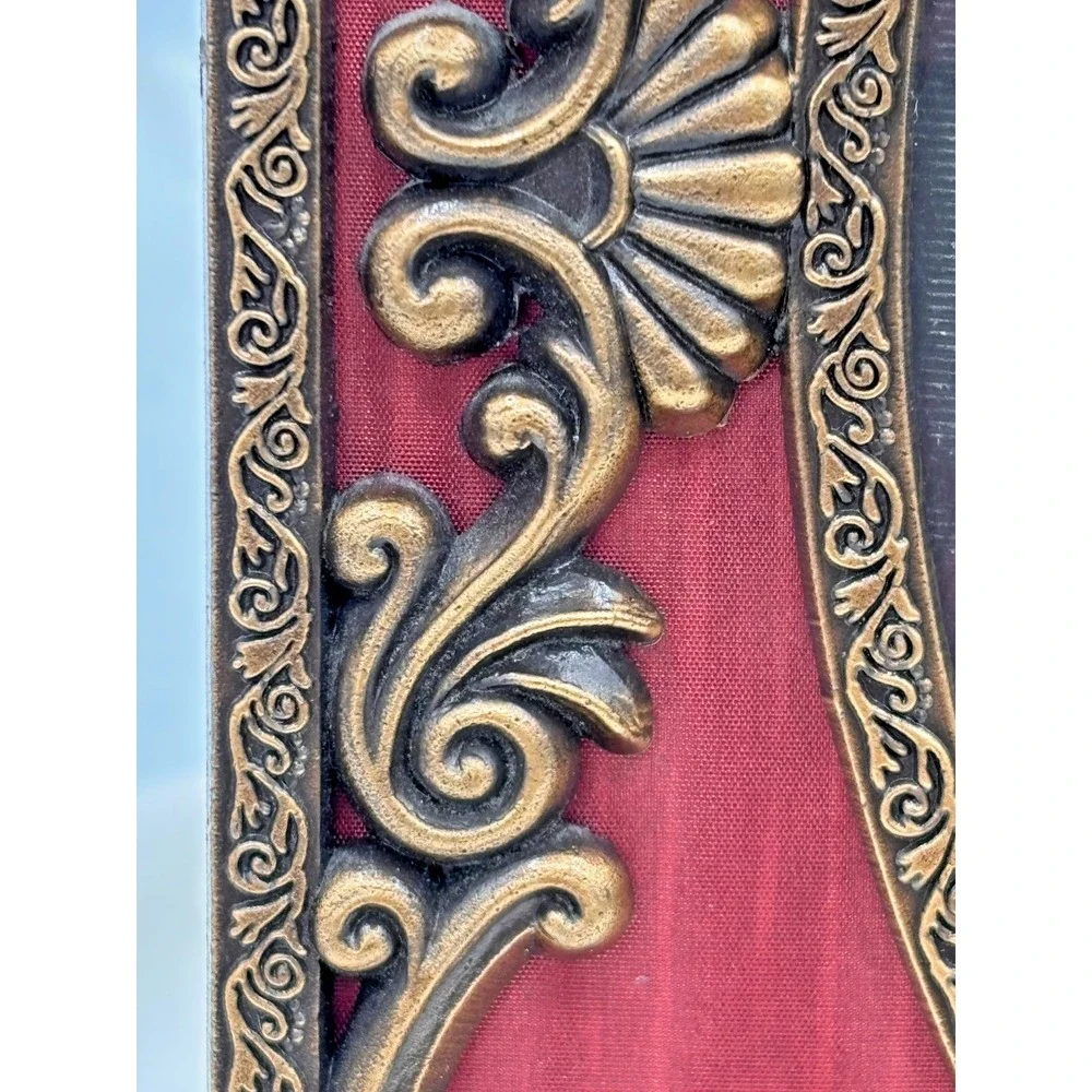 Vintage Ornate Gold Filigree Photo Frame Red Moiré Oval 6.5x4.5‎ Opening Korea